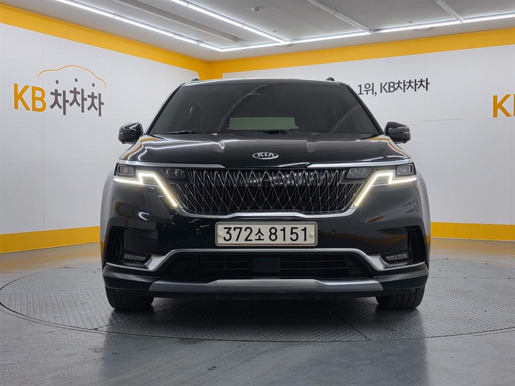 Kia Carnival 9 seats Signature
