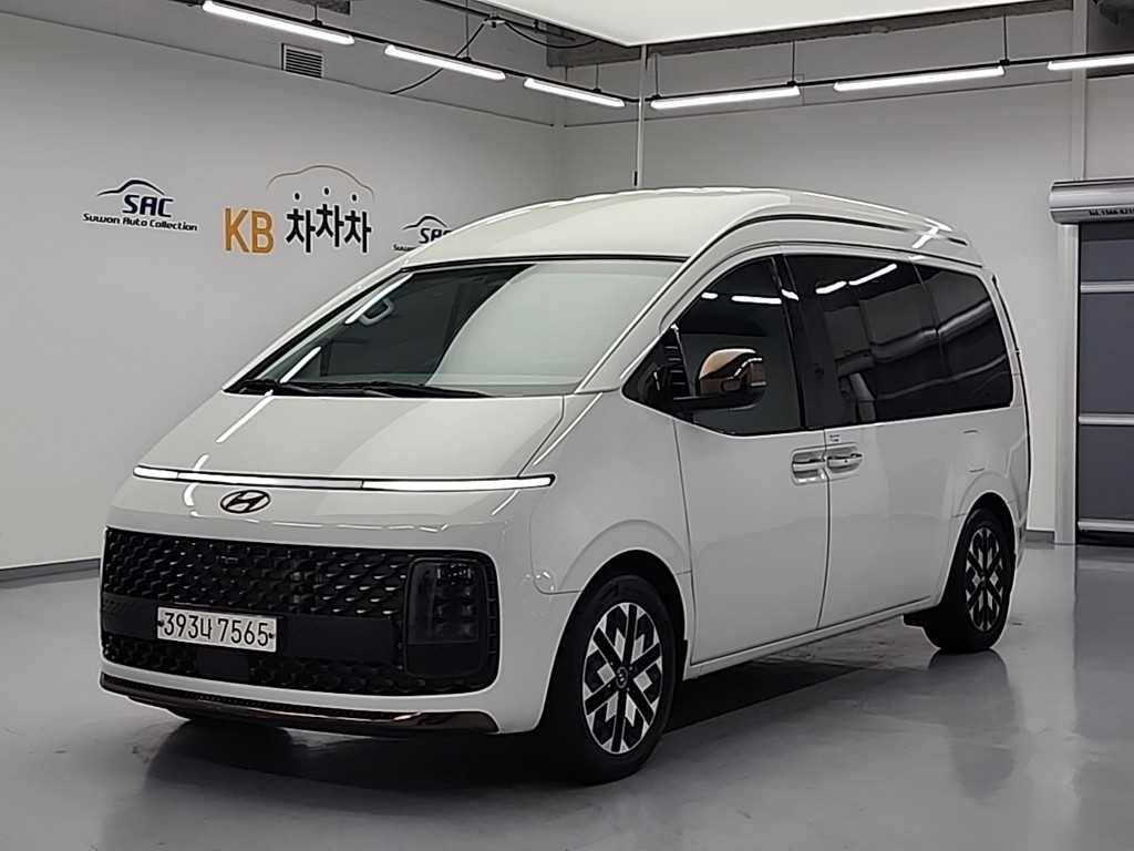 Hyundai Staria 2.2 Rimujin 7 seats 4WD