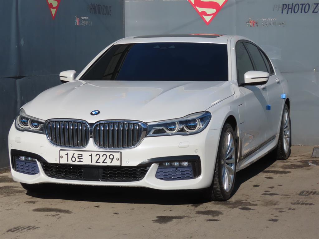 BMW 7 Series 740e M Seupoteupaek