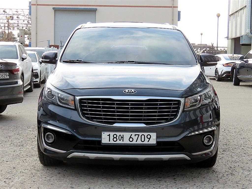 Kia Carnival 9 seats Prestige