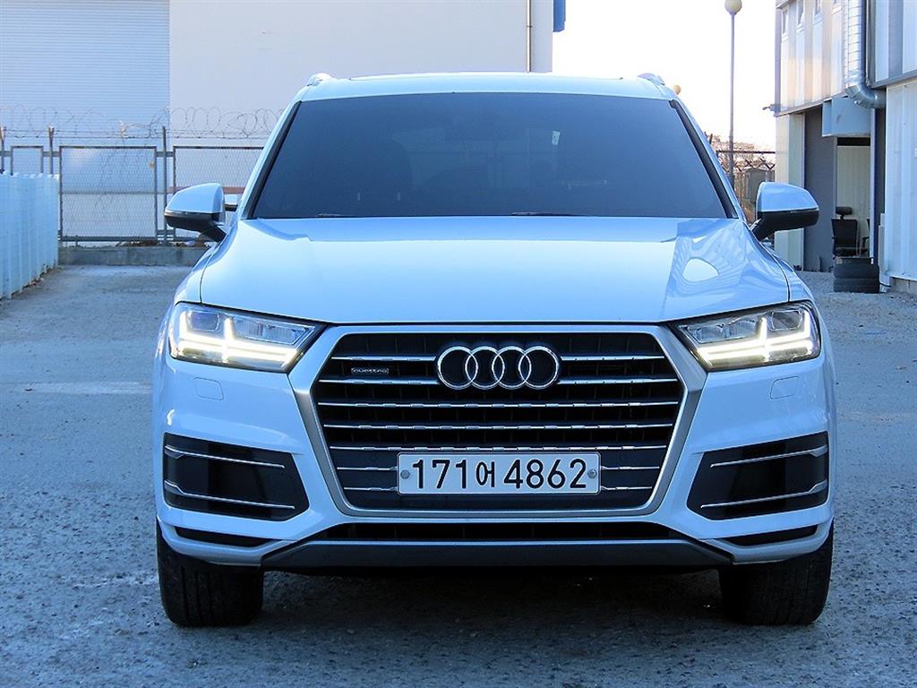 아우디 Q7 45 TFSI Quattro