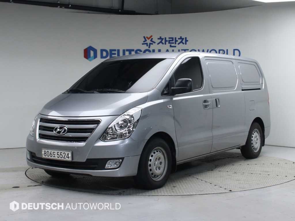 Hyundai Grand Starex 3 seats Van Smart