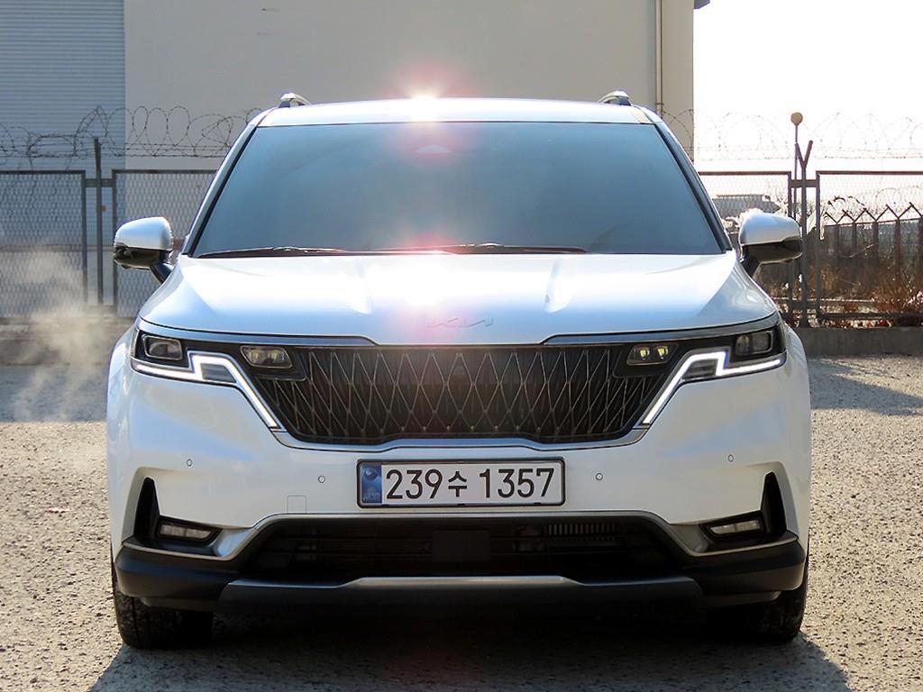 Kia Carnival 9 seats Signature