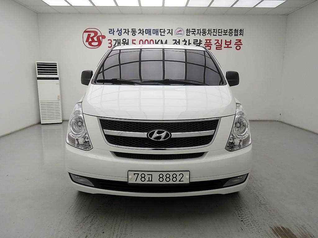 Hyundai Grand Starex 11 seats CVX Premium