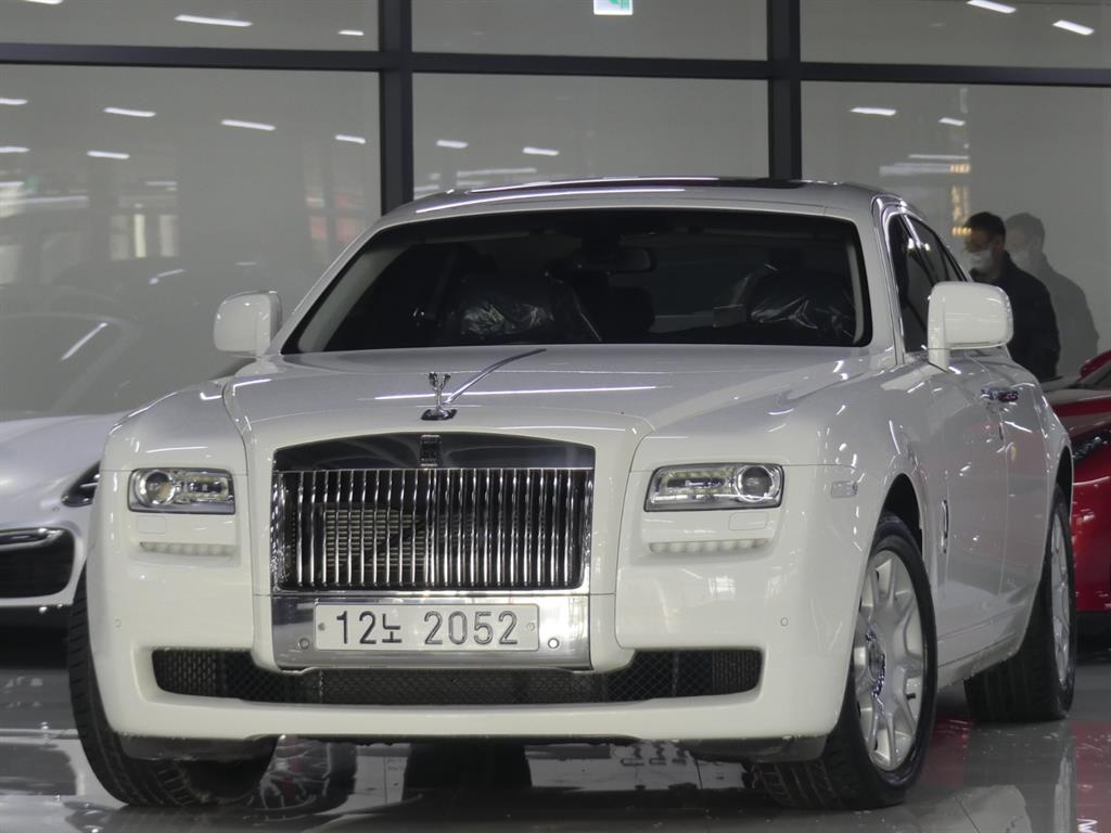 롤스로이스 Ghost 6.6 V12 SWB