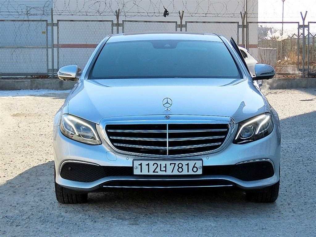 Mercedes-Benz E-Class E300 4Maetik Exclusive