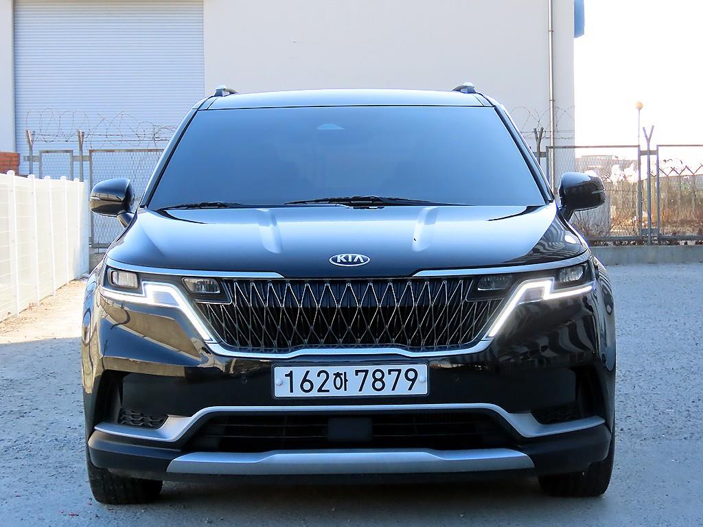 Kia Carnival 9 seats Prestige