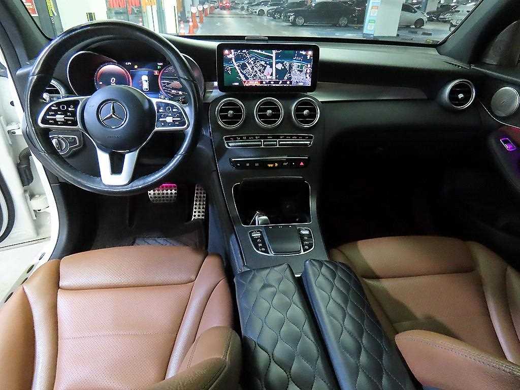 벤츠 GLC 300 4Maetik Coupe