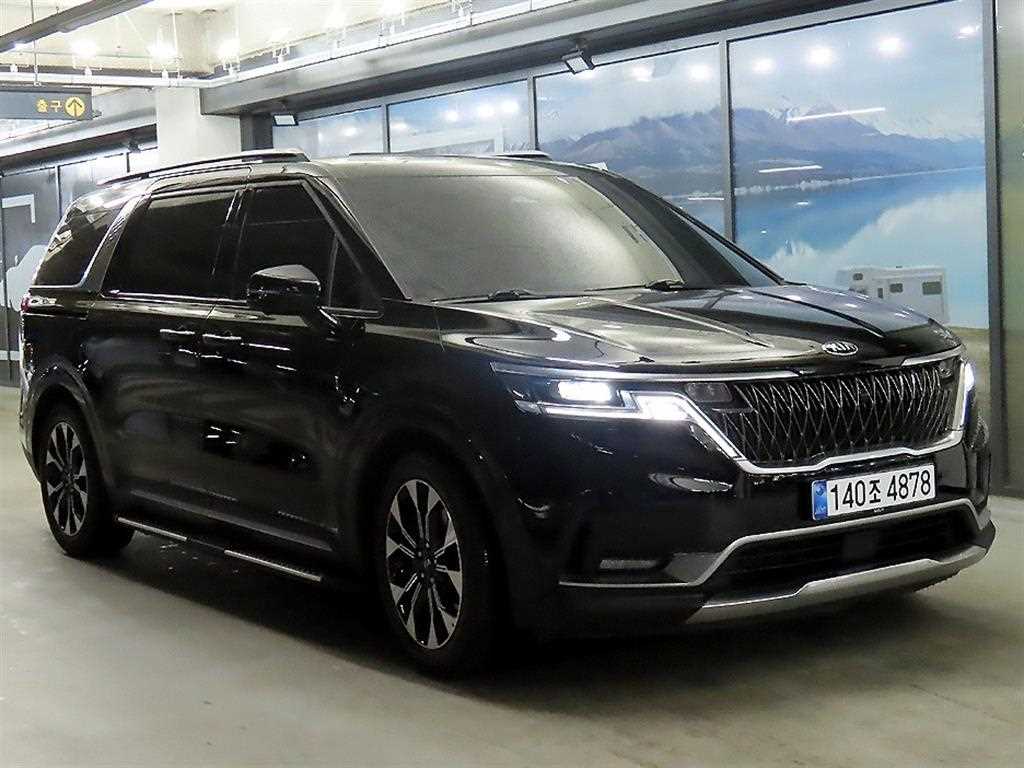Kia Carnival 9 seats Signature