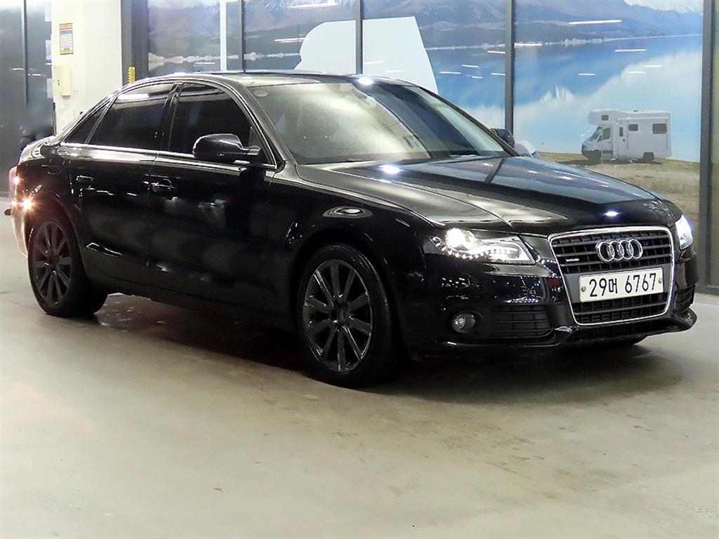아우디 A4 2.0 TFSI Quattro