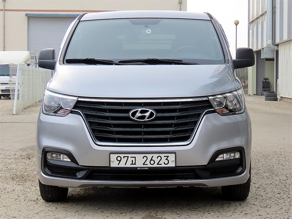 Hyundai Grand Starex 5 seats Van Modern