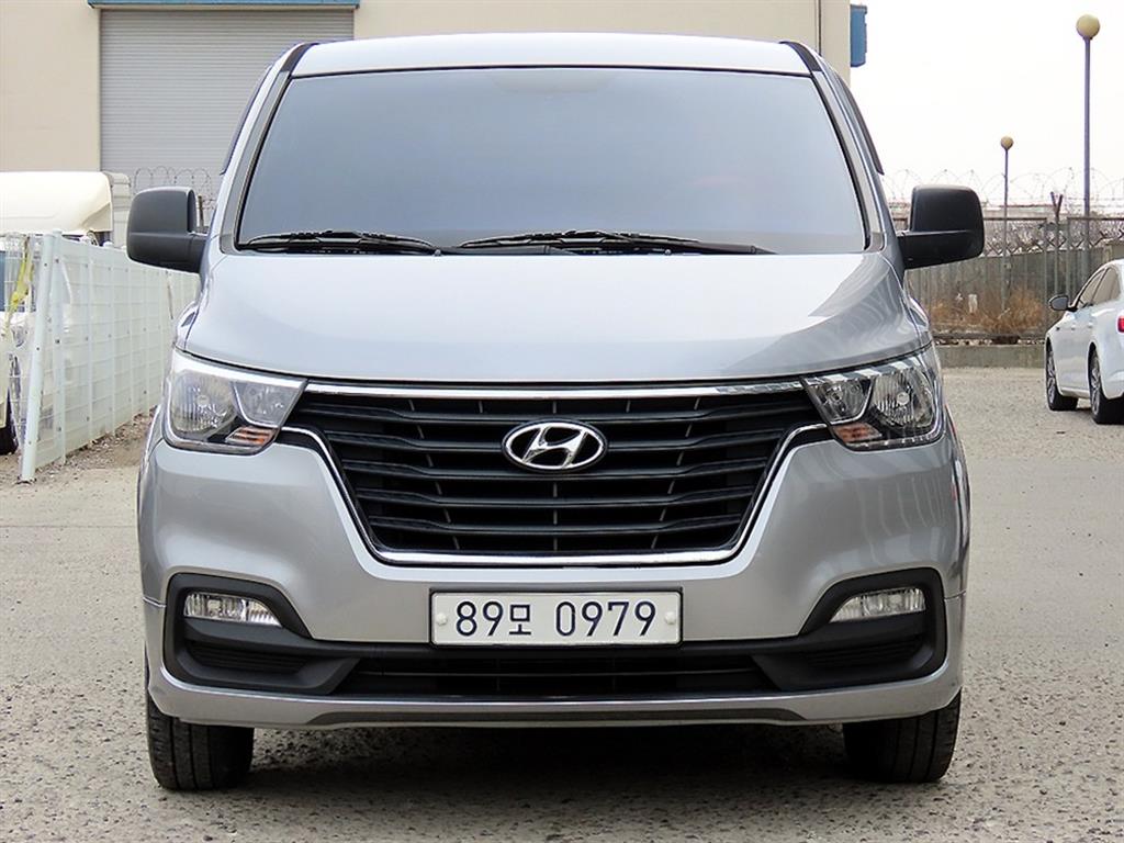Hyundai Grand Starex 5 seats Van Modern