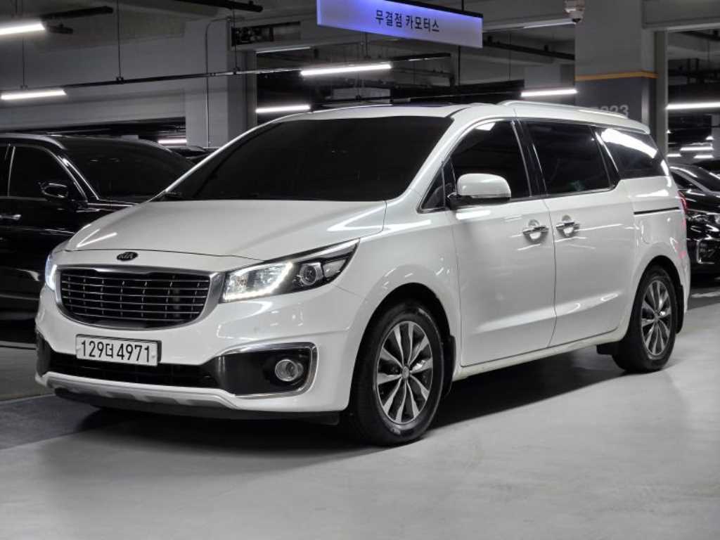 Kia Carnival 9 seats Luxury