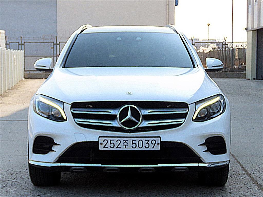 벤츠 GLC 300 4Maetik AMG Line