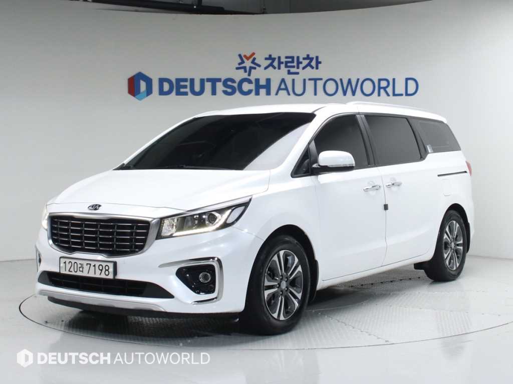 Kia Carnival 9 seats Luxury