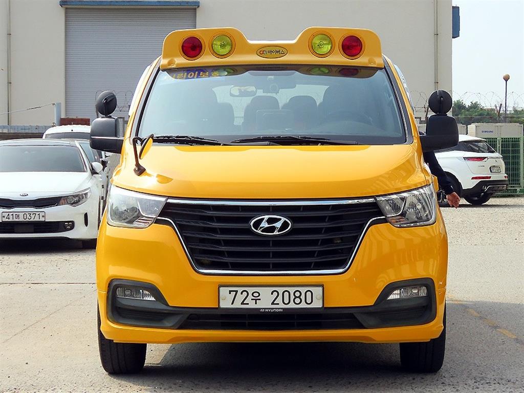 Hyundai Grand Starex Eorinibeoseu 15 seats LPi