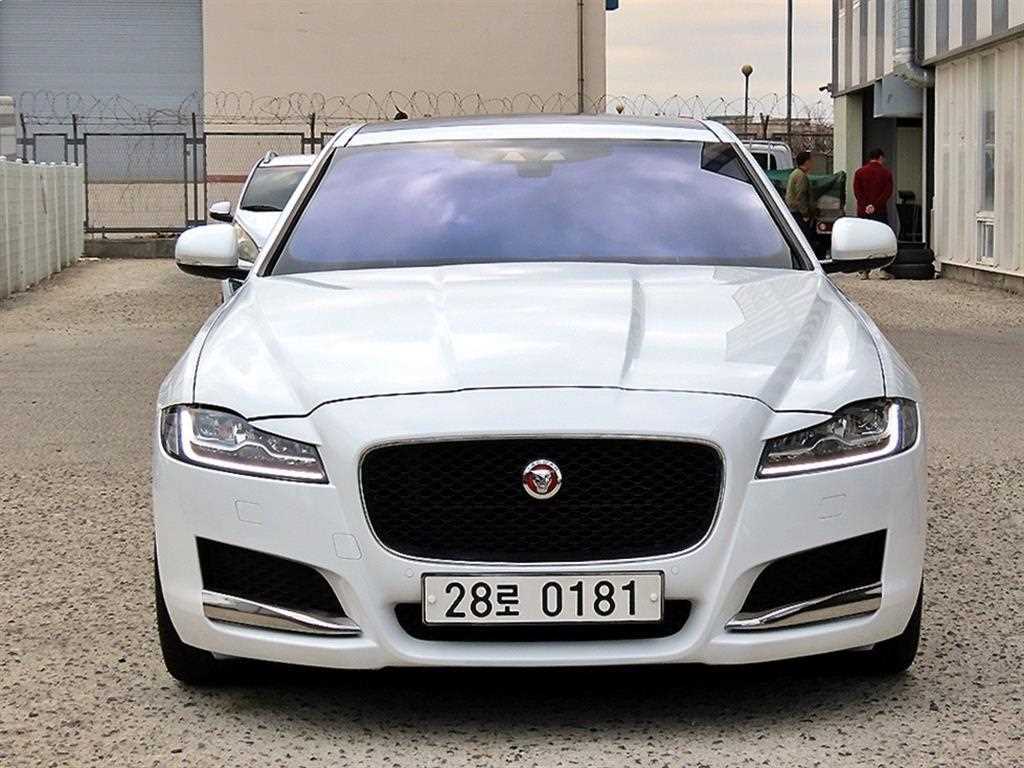 Jaguar XF 2.0 25t Poteupolrio