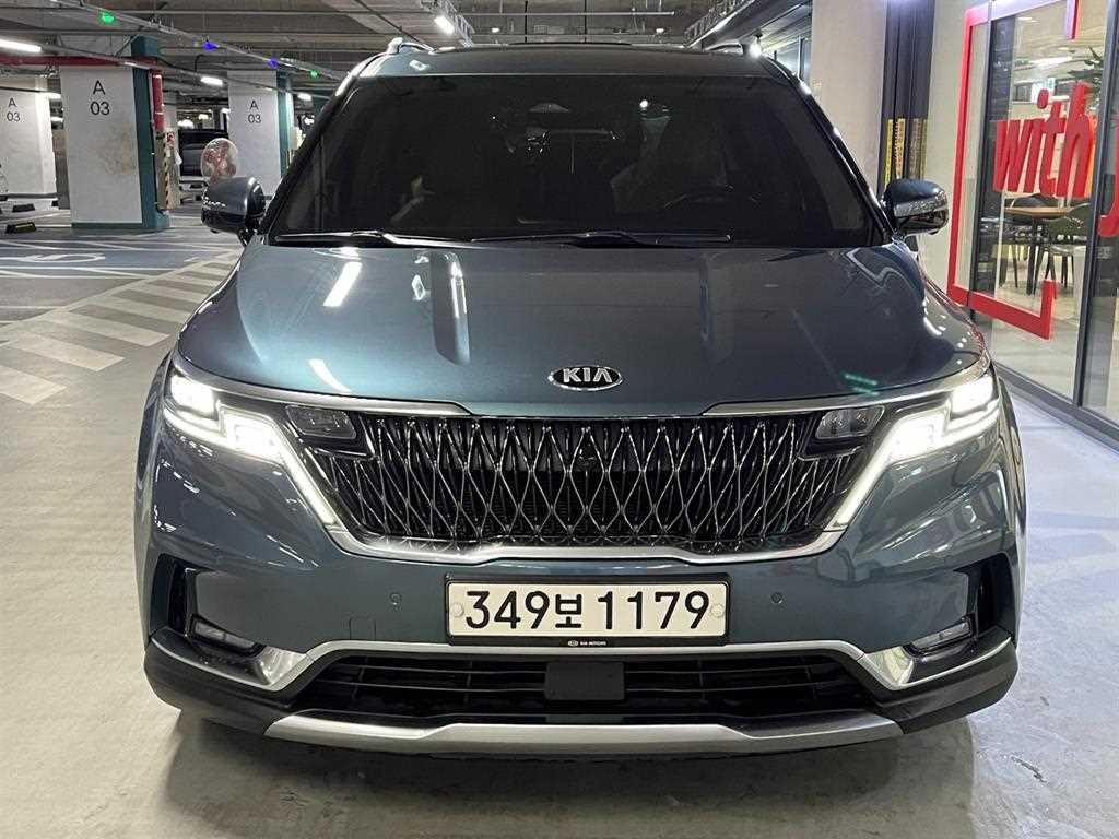 Kia Carnival 9 seats Signature