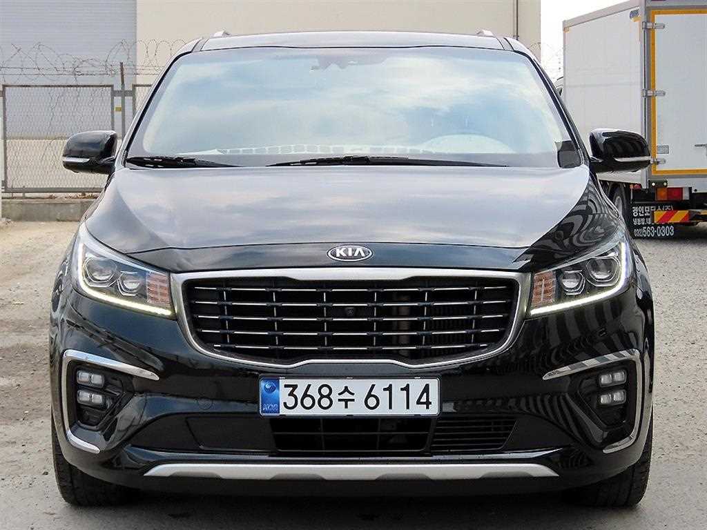 Kia Carnival 9 seats Noblesse Special