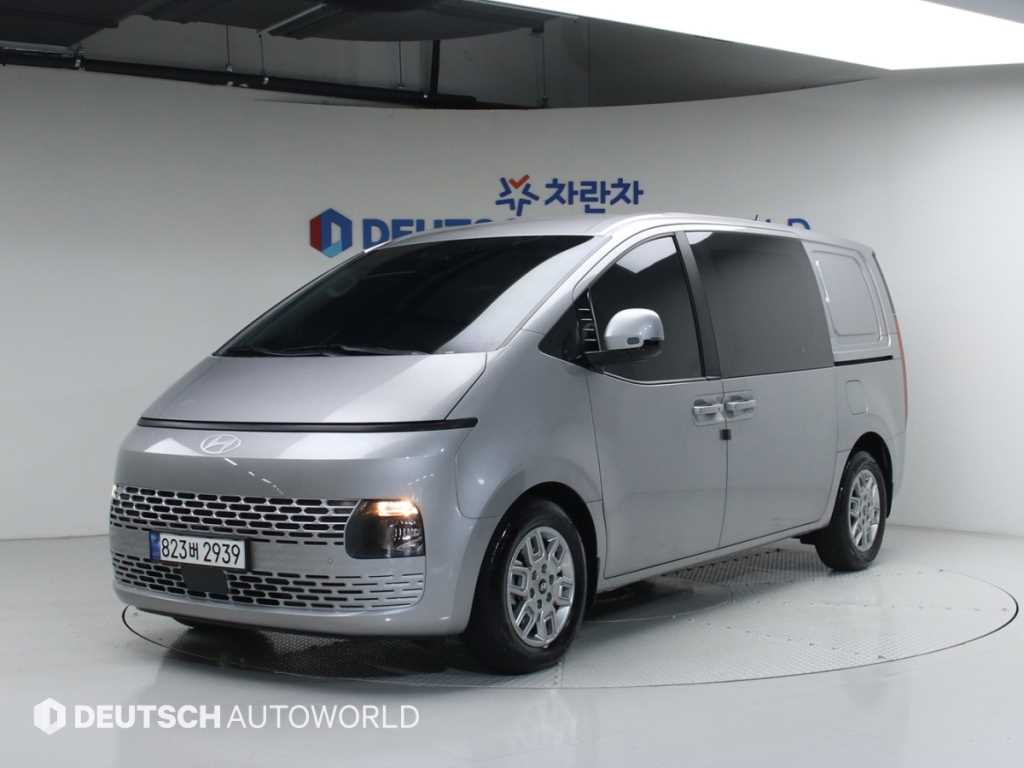 Hyundai Staria 3.5 LPG Cargo 5 seats Modern