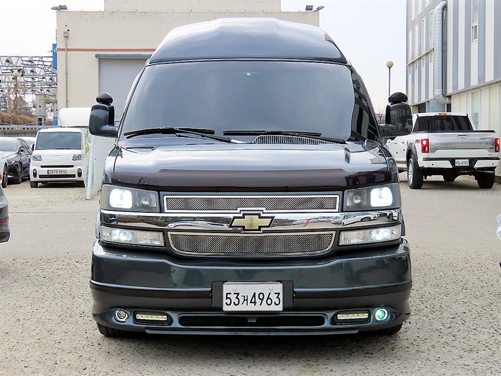 Chevrolet Ikseupeureseubaen Van 5.3