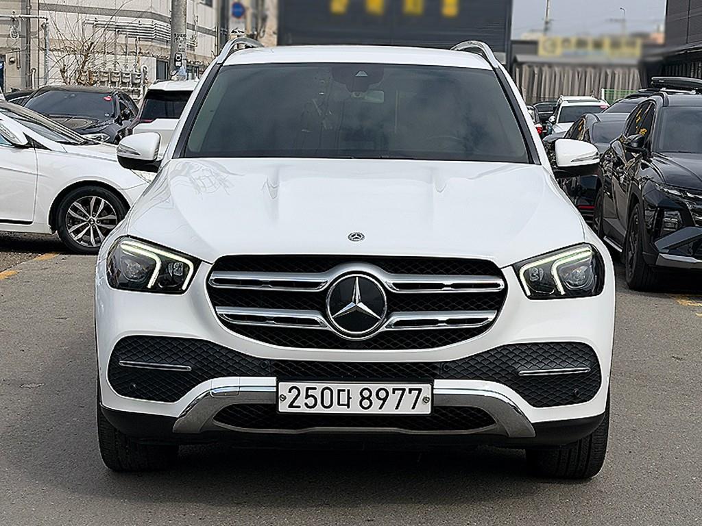 벤츠 GLE 300d 4Maetik
