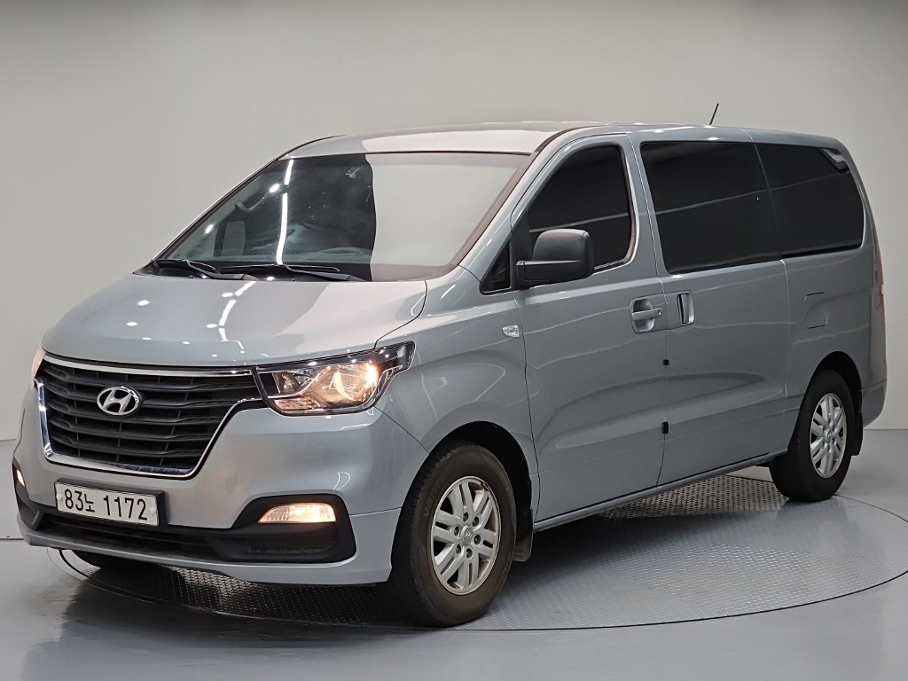Hyundai Grand Starex 5 seats Van Smart