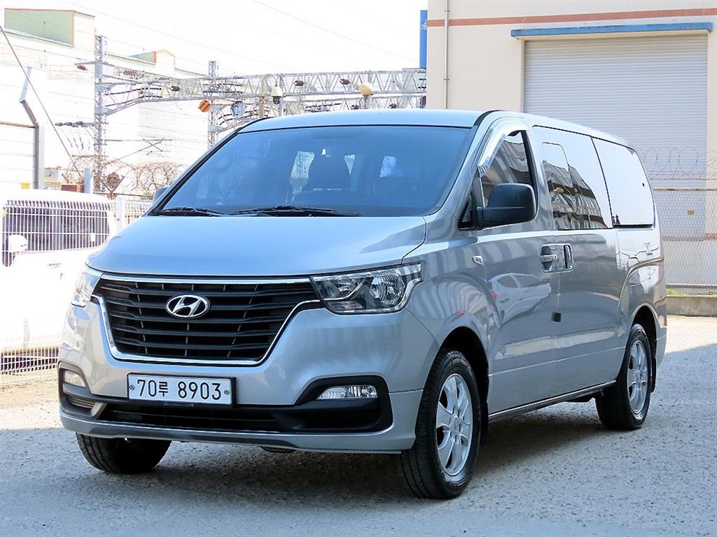 Hyundai Grand Starex 12 seats 4WD Smart