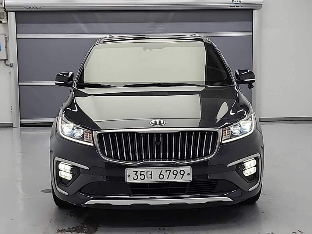 Kia Carnival 9 seats Noblesse Special