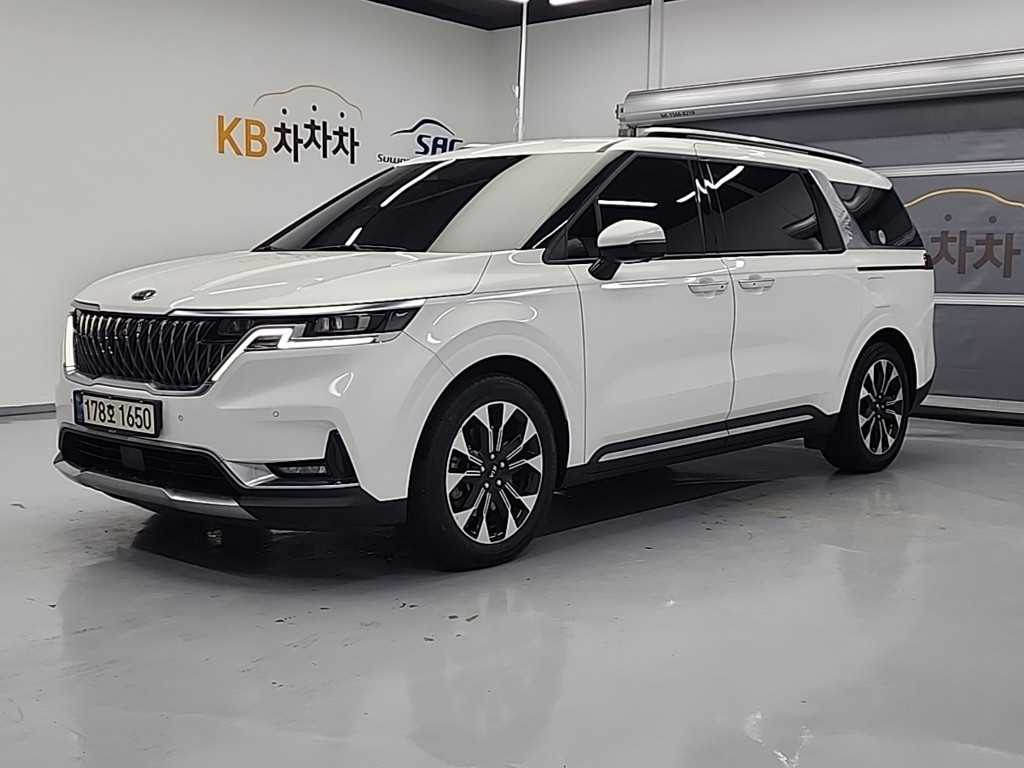 Kia Carnival 9 seats Signature