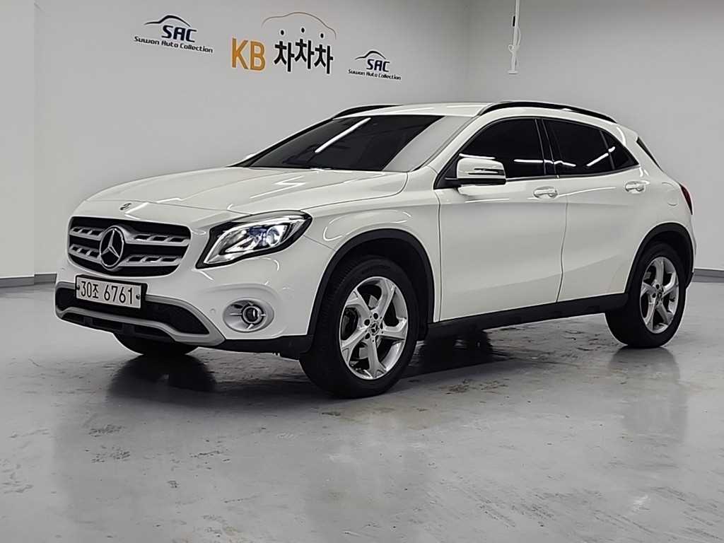 Mercedes-Benz GLA 220