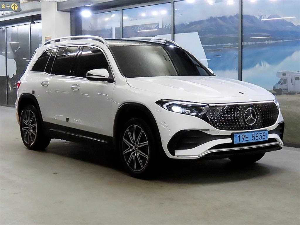 Mercedes-Benz EQB 300 4Maetik AMG Line