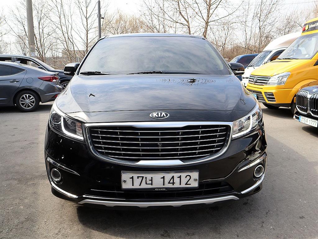 Kia Carnival 9 seats Noblesse