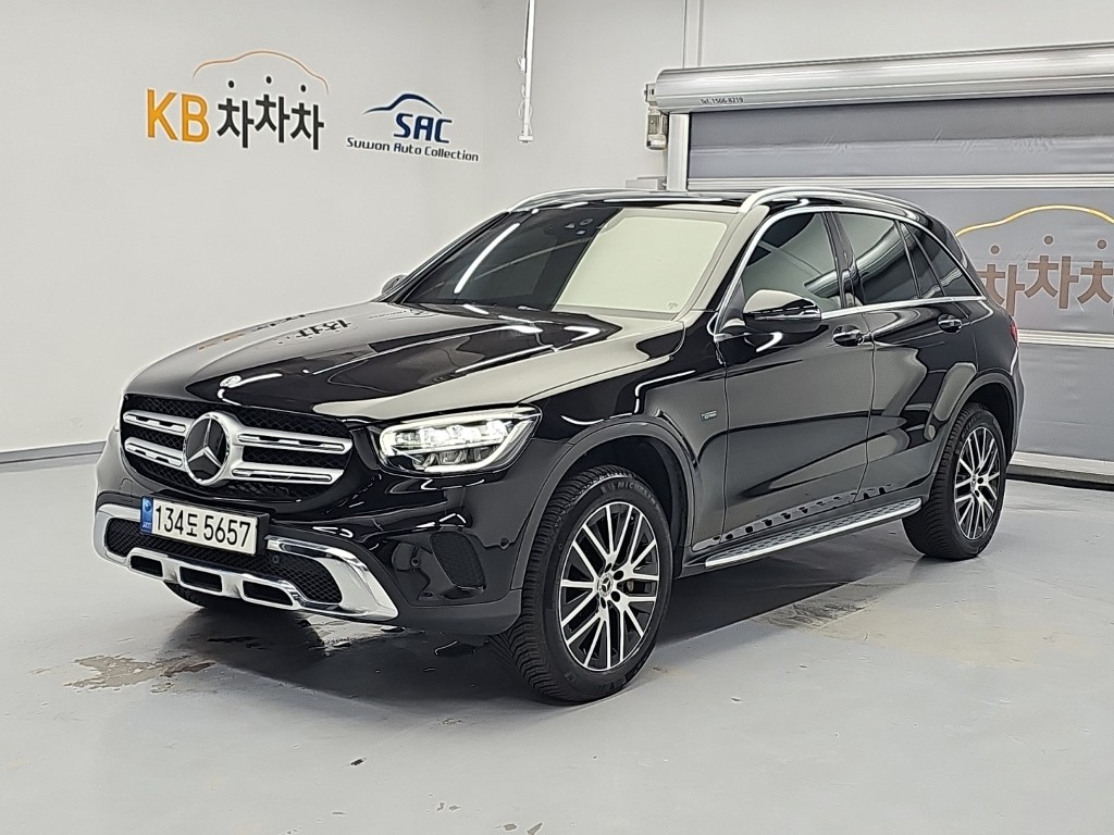 Mercedes-Benz GLC 300e 4Maetik
