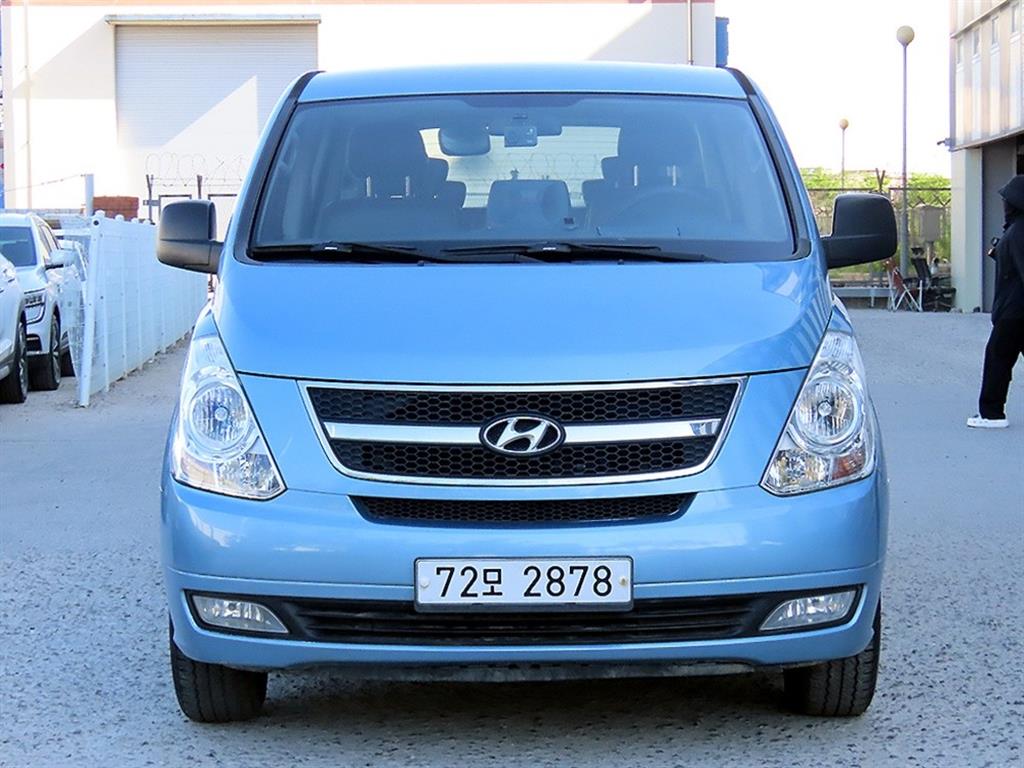 Hyundai Grand Starex 11 seats CVX Luxury