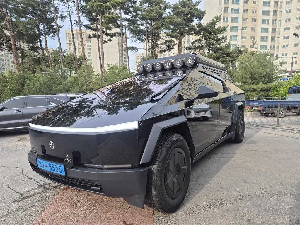 Tesla Saibeoteureok Saibeoteureok AWD