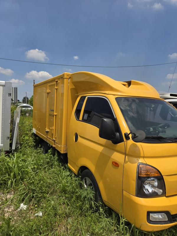 Hyundai Porter II Refrigerated Super Cab Twin Comp