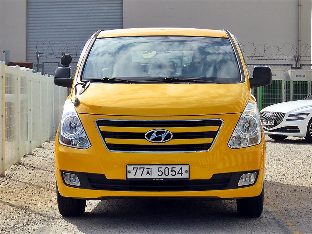 Hyundai Grand Starex 12 seats Smart