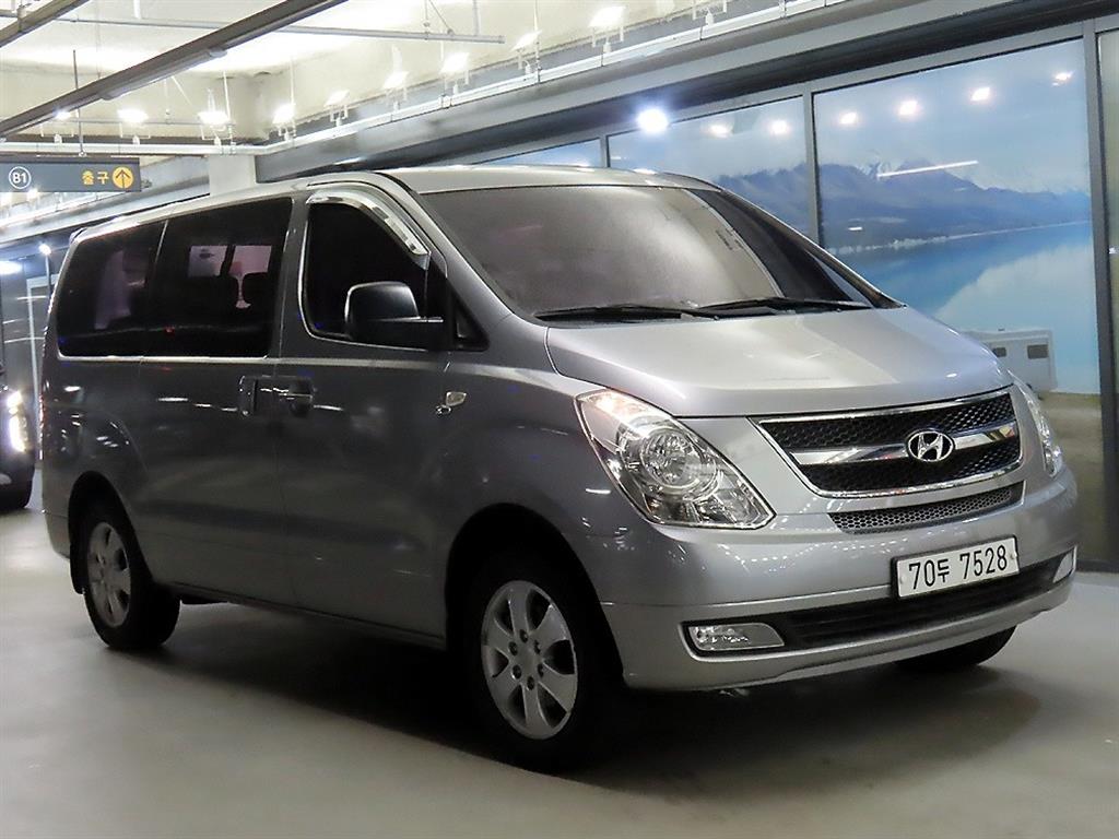 Hyundai Grand Starex 11 seats 4WD CVX Luxury
