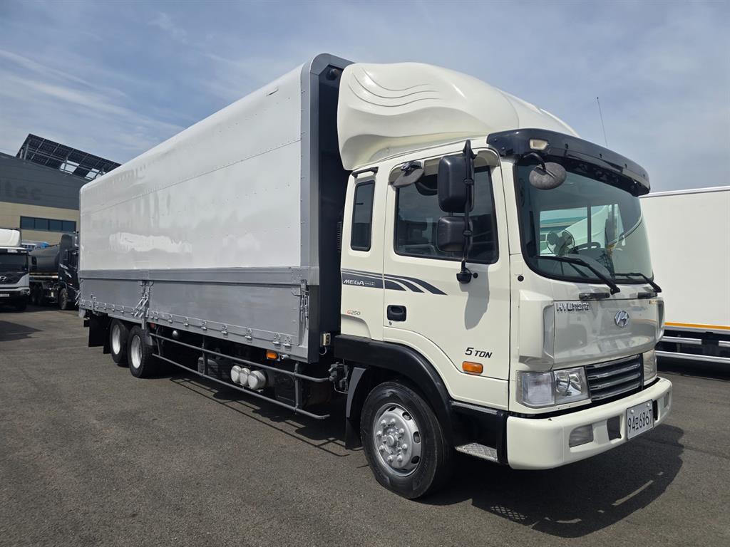 Hyundai Mega Truck 4.5t Long Body Plus