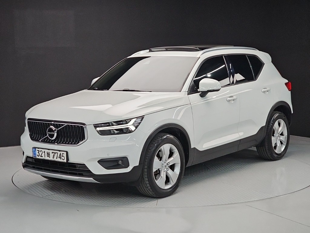Volvo XC40 2.0 B4 AWD Momenteom