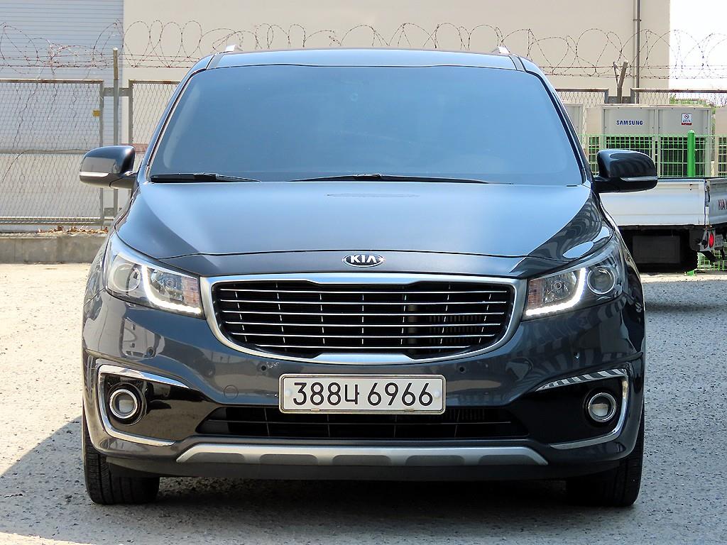 Kia Carnival 9 seats Luxury