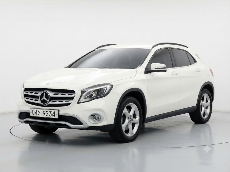 Mercedes-Benz GLA 220