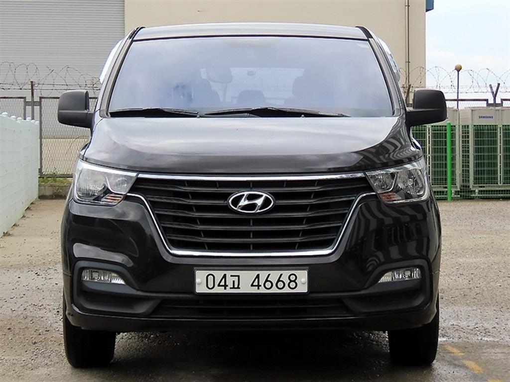 Hyundai Grand Starex 9 seats 4WD Premium