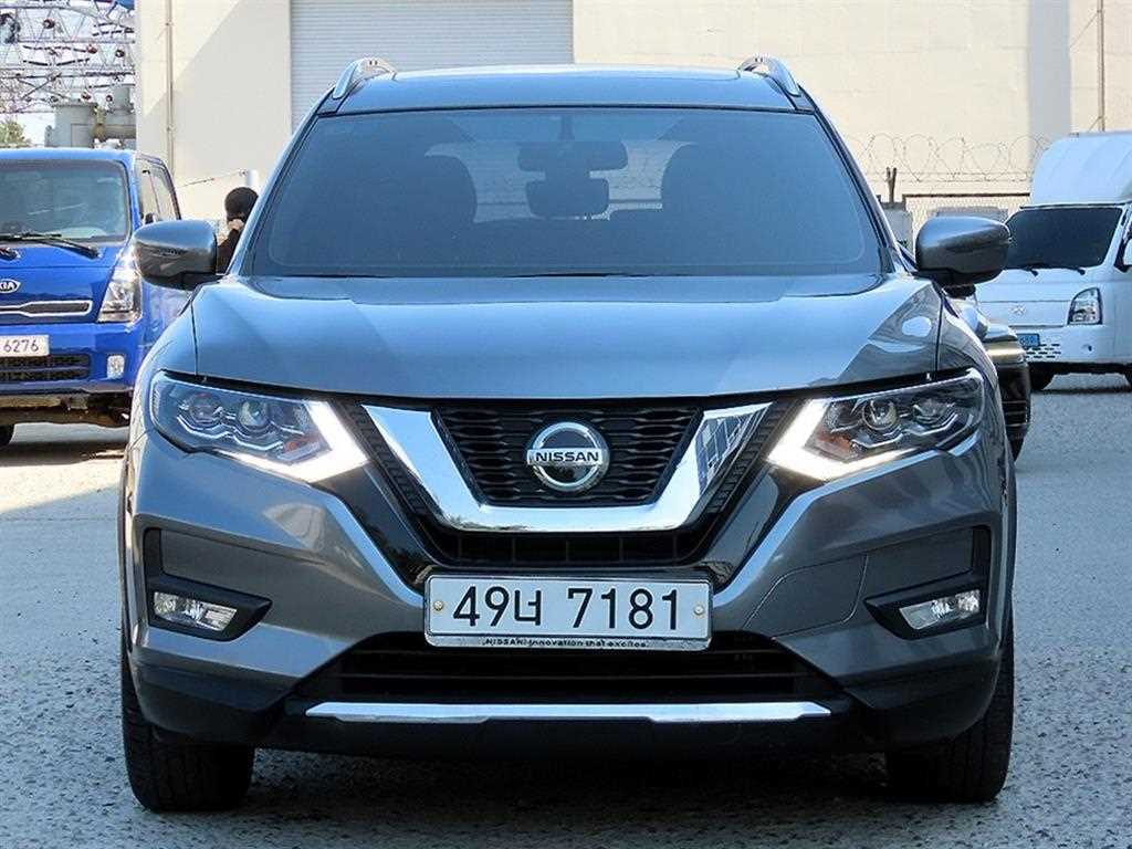Nissan Ekseuteureil Ekseuteureil 2.5 2WD Smart
