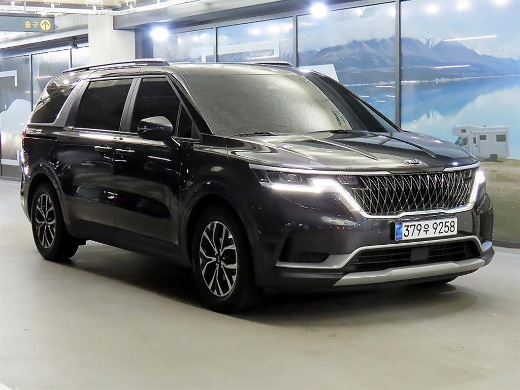 Kia Carnival 9 seats Prestige