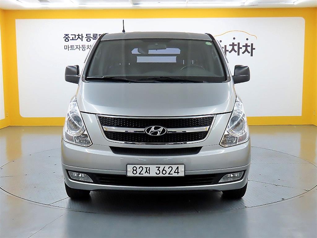 Hyundai Grand Starex 5 seats Van CVX Luxury