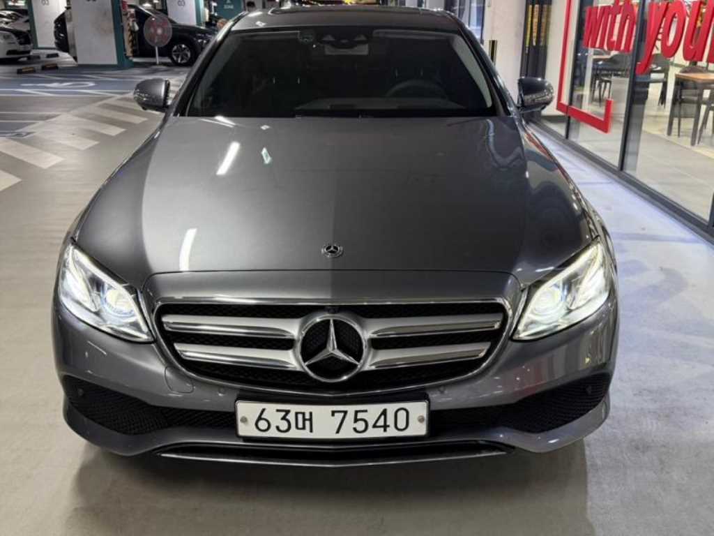 Mercedes-Benz E-Class E300 4Maetik Avantgarde