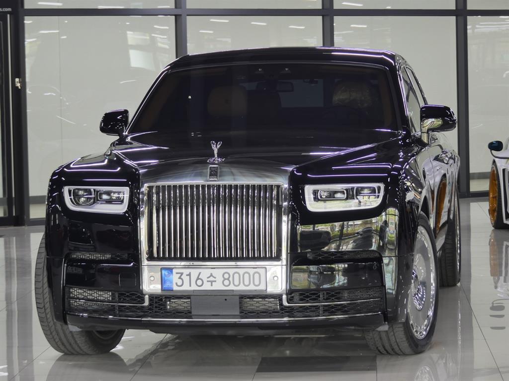 Rolls-Royce Phantom 6.7 V12 SWB