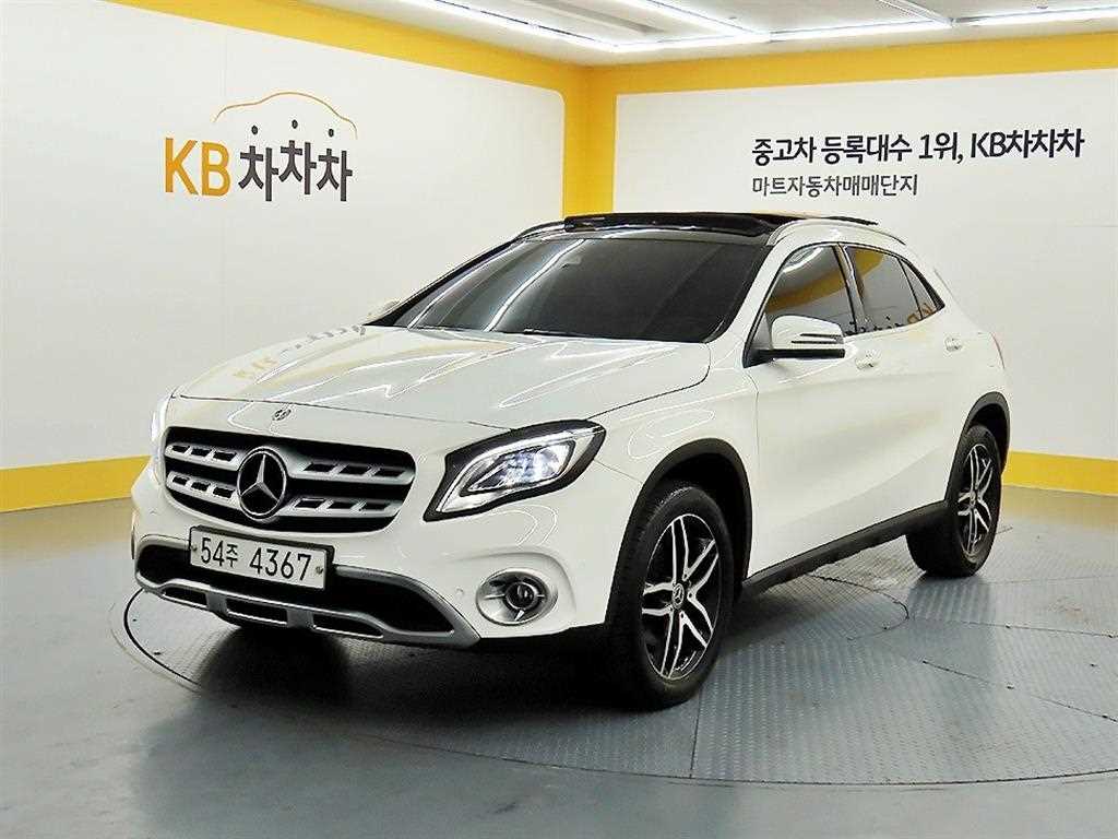 Mercedes-Benz GLA 220